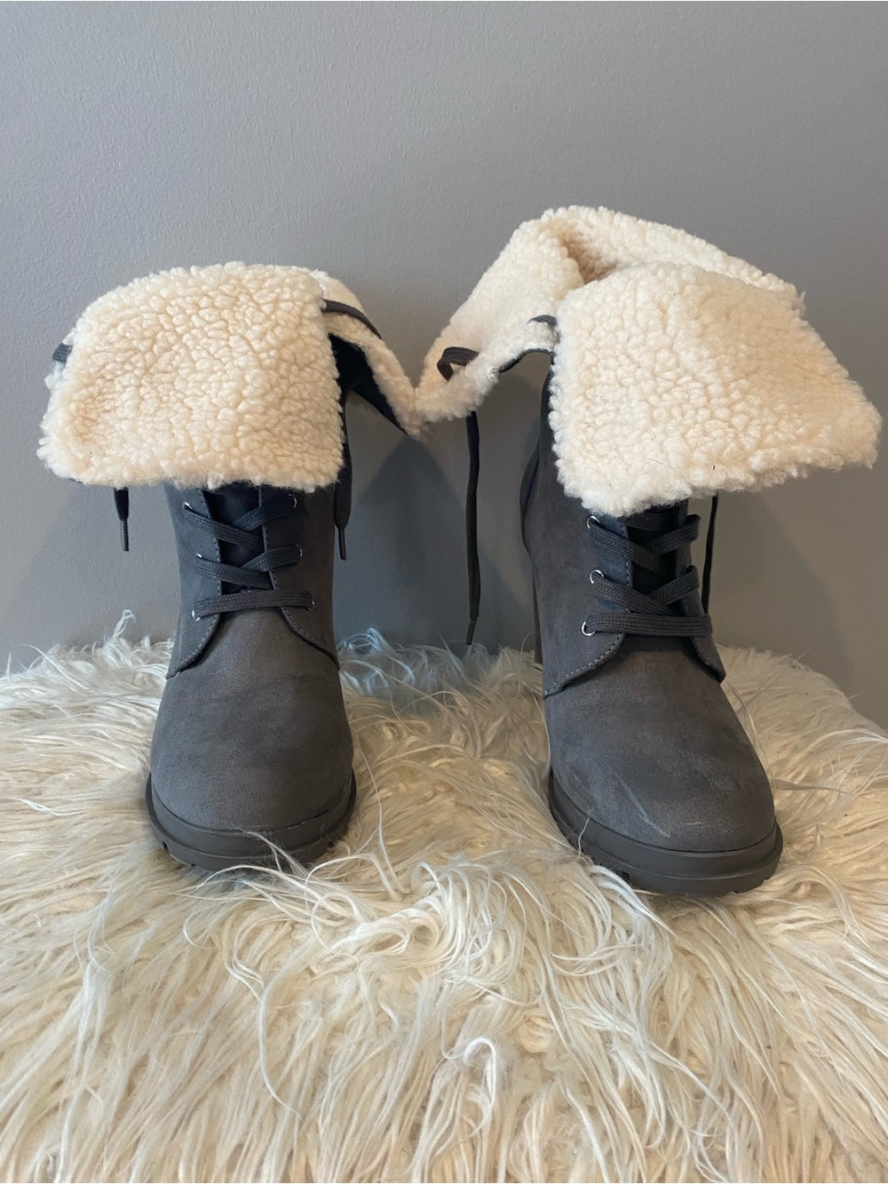 Women's Gray Shearling-Lined Lace-Up Boots